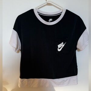 3/$25✨Nike Black and White Short Sleeve crop top Vintage size Small